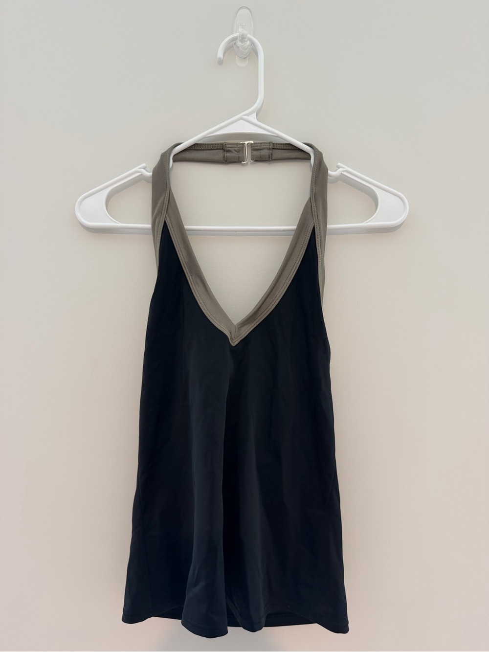 Victoria’s Secret Halter Workout Tank Top Women’s Medium